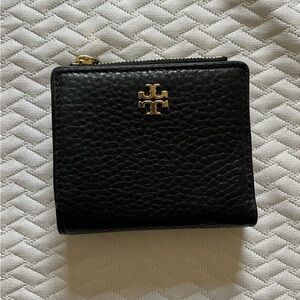 Tory Burch Bi-Fold Wallet in Black
